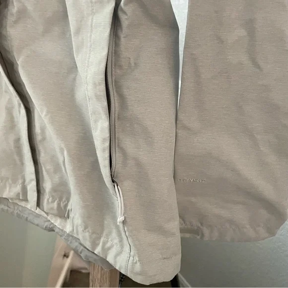 The North Face DryVent Waterproof Jacket - Picture 6 of 9
